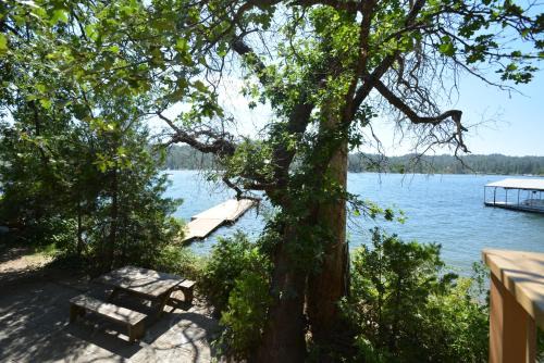 Bass Lake Casa | Dupzyk Lake Front Reduced Nightly Rate