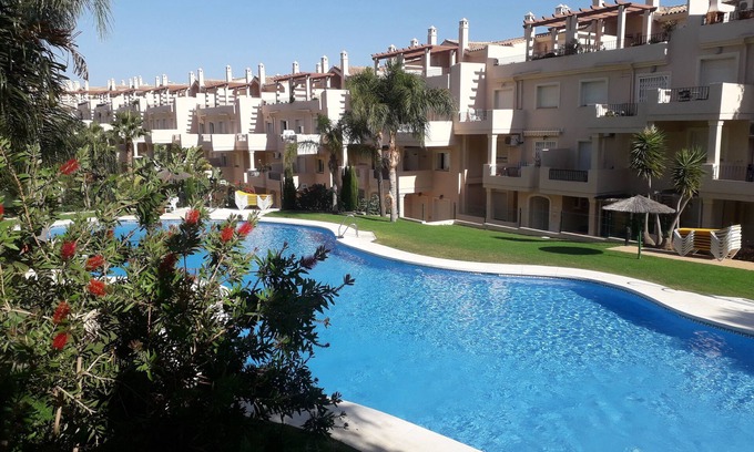Castillo de Sabinillas Apartamento | Duquesa Fairways 82, un apartamento con fabulosas vistas e instalaciones.