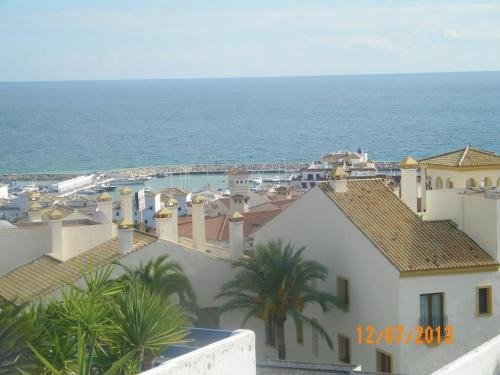 Castillo de Sabinillas Apartamento | Duquesa suite and golf with a spectacular sea view