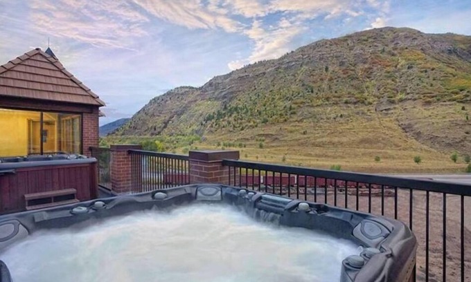 Historic Downtown Durango Complejo | Durango Resort 1 BR with Hot Tub.
