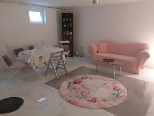 Deining Casa | Durchreisestop mit Kinder am außergewöhnlichen Spitzboden mit Autobetten und Bad ,Küche im Souterain