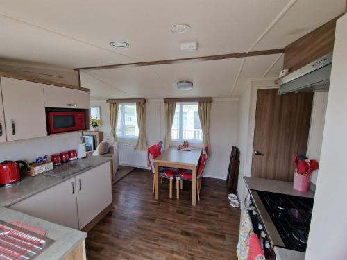 West Lulworth Complejo | Durdlee Door, D27, Main Rd, West Lulworth, Wareham BH20 5PU