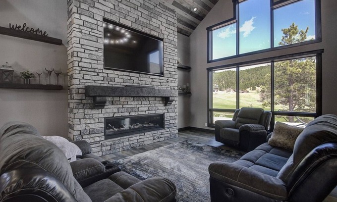 Sturgis Cabina | Dusty Diamond-New build, private hot tub, 4 miles to Sturgis & 5 miles to Deadwood!