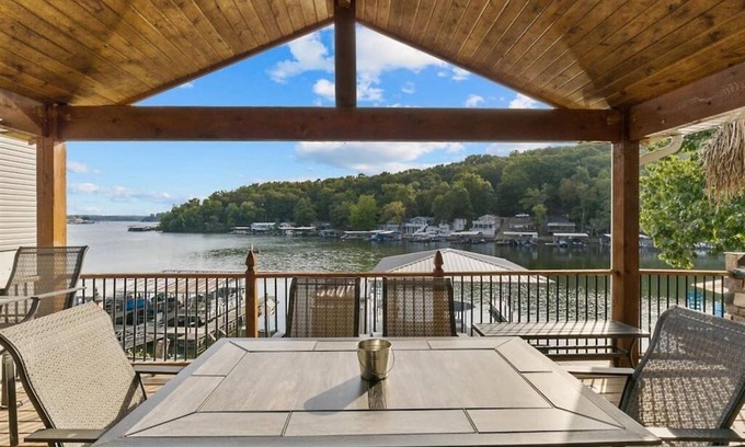 Rocky Mount Casa | Dutchman's Lakefront Hideaway