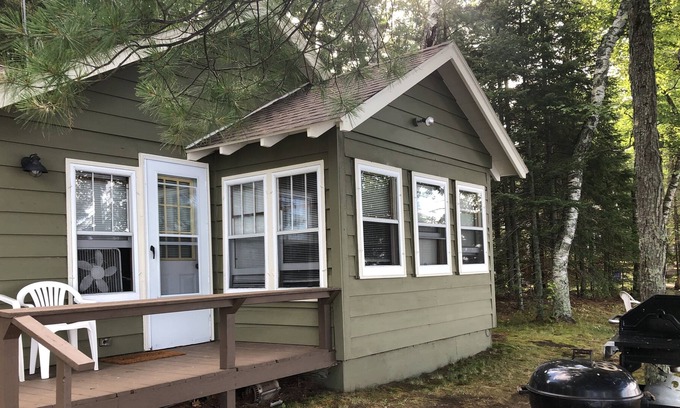 St Germain Cabina | Dutch’s Little Acre Three Season Cottage Rental