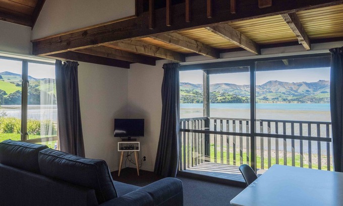 Duvauchelle Hotel | Duvauchelle Seaside Motel