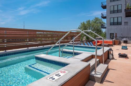 Downtown Des Moines Apartamento | Dwntwn 1br Haven - Hot Tub!