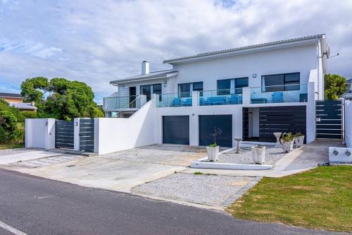 Franskraal Casa | Dyer Island View - by Salted Fynbos Staying