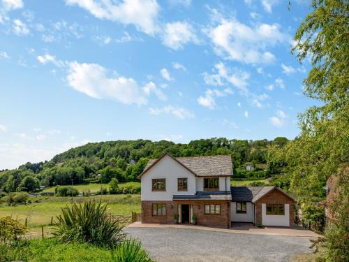 Llandre Casa | Dyffryn Cain