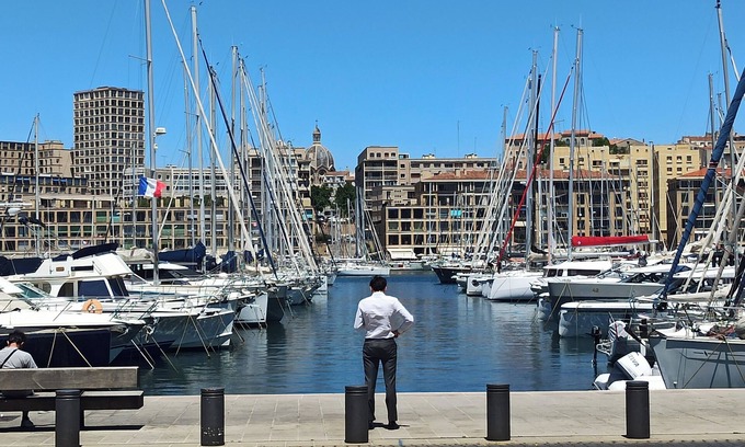 7th Arrondissement Apartamento | Dynamic and central, this elegant duplex near the old port