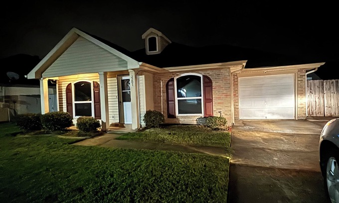 LaPlace Casa | Dynamic Homestead Oasis