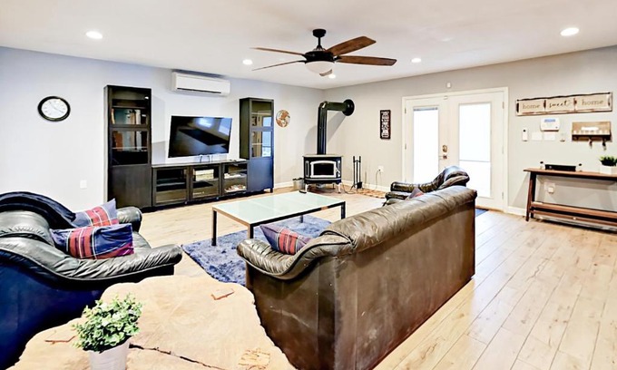 Hendersonville Casa | Dynasty Palace