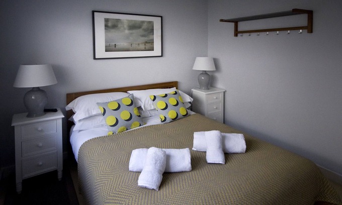 Mawgan Porth Cabaña | Dynnarge (2) - una terraza clásica 2 cama que tiene capacidad para 4 personas en 2 dormitorios