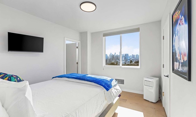 East Queen Anne Casa | Dystopian Hill Valley Sweet Suite