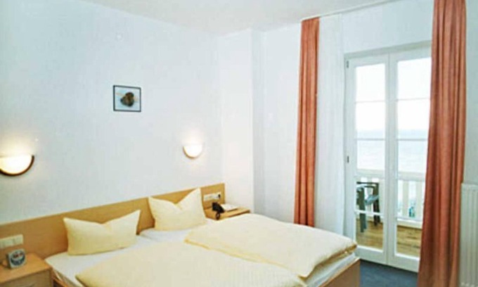 Sassnitz Casa | DZ 02. Standard mit Meerblick und Balkon - Hotel Garni Meeresgruß