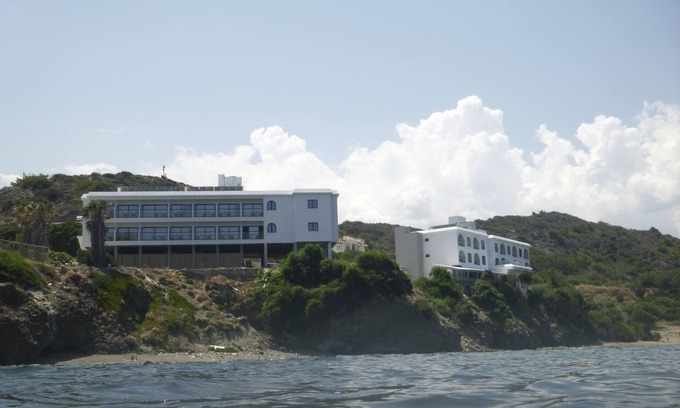 Kato Pyrgos Hotel | E.J. Pyrgos Bay Hotel