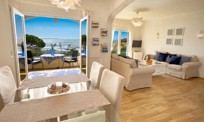 Alporchinhos Casa | E&M Beach House Aldeamento do Levante II