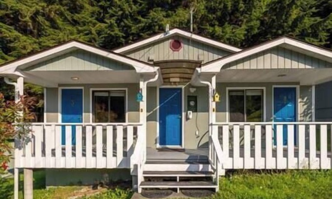 Alert Bay Cabina | (E) Sterling Standard Cabin (non pet friendly)