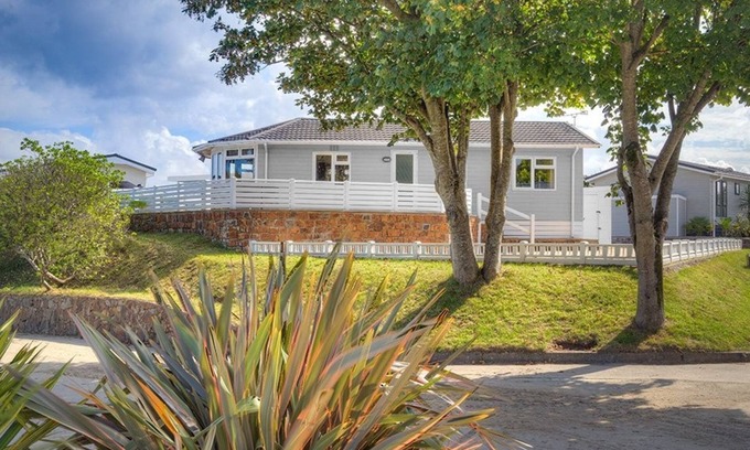 Mynytho Cabaña | E19 THE WARREN, pet friendly, country holiday cottage in Abersoch