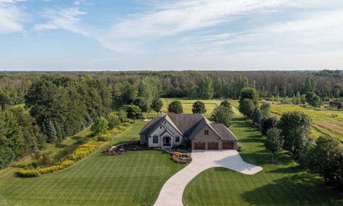 Appleton Casa | 2025 NFL DRAFT, EAA 2025, BUSINESS...room to land a HELICOPTER!!!