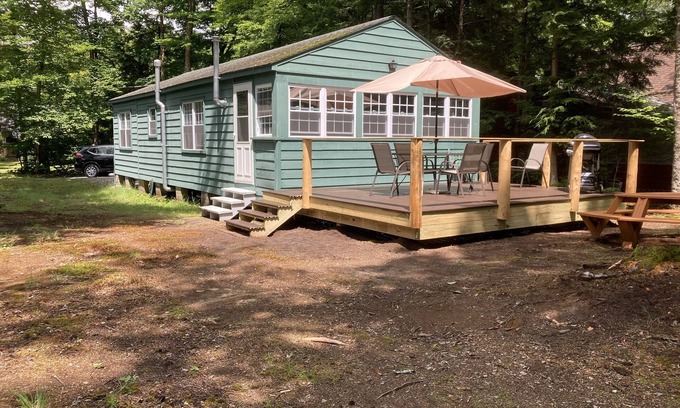 Eagle Bay Cabaña | Eagle Bay Cottage with Lake Rights