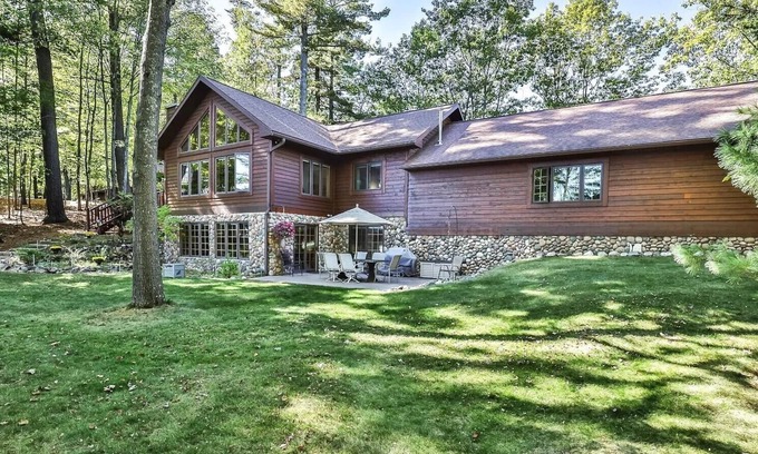Minocqua Casa | Eagle Bay Getaway. On Minocqua Chain of Lakes 4bed 3bath with optional pontoon.