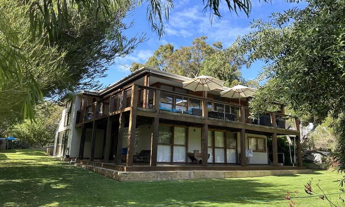 Eagle Bay Casa | Eagle Bay holiday home very close to beach