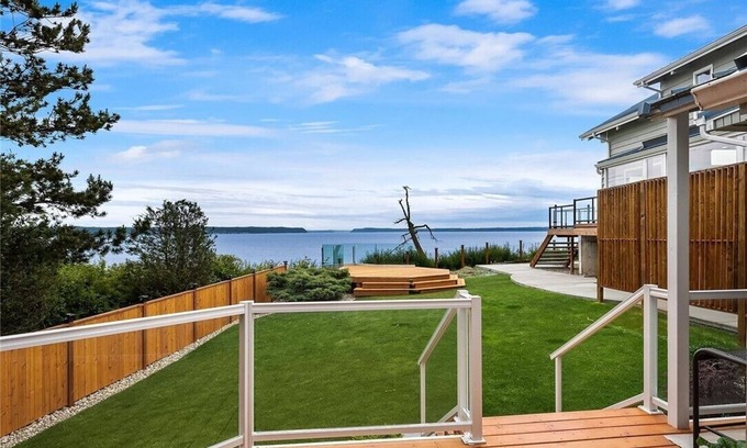 Camano Island Casa | Eagle Cliff Cottage with Dramatic Oceanfront Views