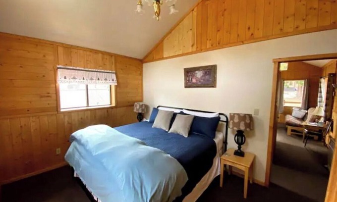 Cooke City-Silver Gate Casa | Eagle Nest Cabin Yellowstone Getaway in Cooke City
