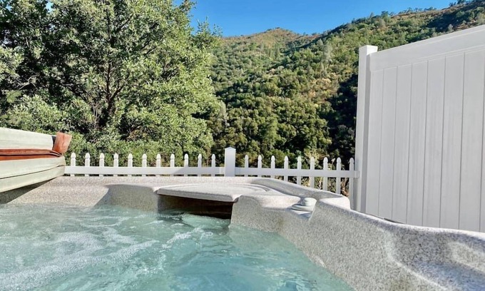 Ahwahnee Casa | Eagle Nest/River Views/Hot Tub/Games/Sleeps 6