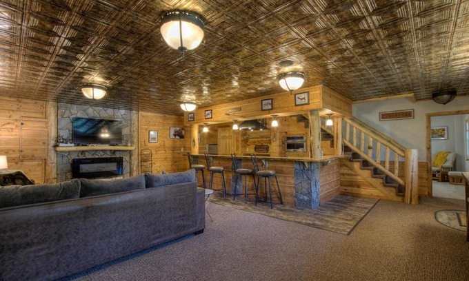 Custer Casa | Eagle Pine Lodge