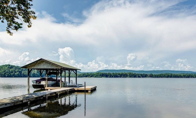 Rockwood Casa | Eagle Point with a flat yard that has it all! Perfect multi-generational vacation home!