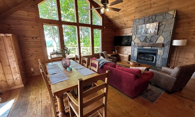 Maggie Valley Cabina | Eagle Ridge Maggie Valley with Breathtaking Year- Round View