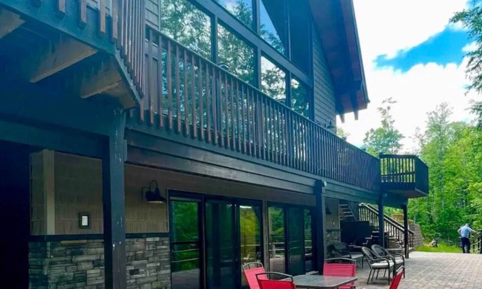 Ashtabula Chalet De Esquí | Eagle River Retreat~hot tub~riverfront!