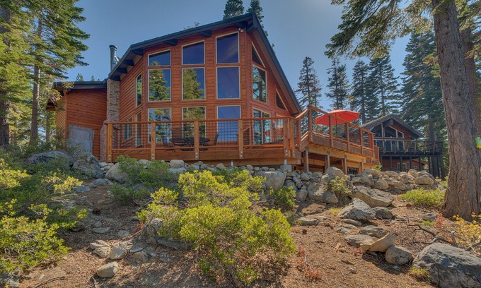 Chamberlands Casa | Nido del Águila: 5 dormitorios, 2. 5 BA Casa en Homewood, capacidad para 13