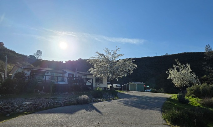 Bradley Casa | Eagle's Nest is a 40-acre Lake Nacimiento Modern Living, Eagle's Nest, an exclusive, hidden gem idea