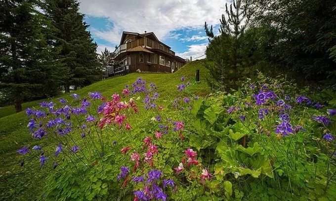 Anahim Lake Cabina | Eagle's Nest Resort