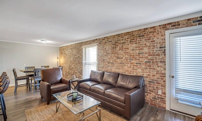 Statesboro Apartamento | Eagle's Nest - Spacious Loft Downtown - Near GSU!