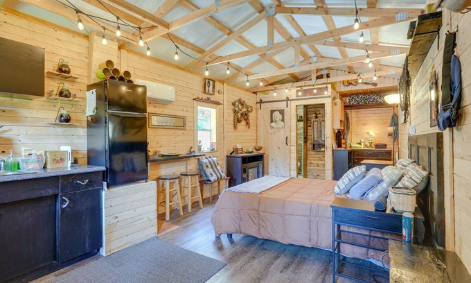 Rising Fawn Apartamento | ‘Eagle’s Nest’ Studio in Rising Fawn: Creek Access