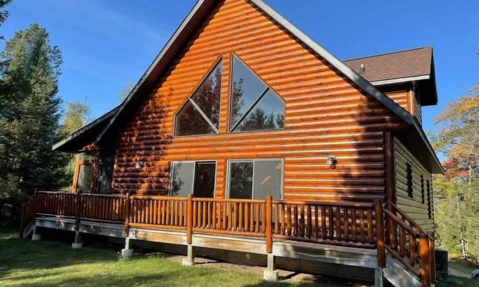 Land O Lakes Casa | Eagle's Nest Summary: