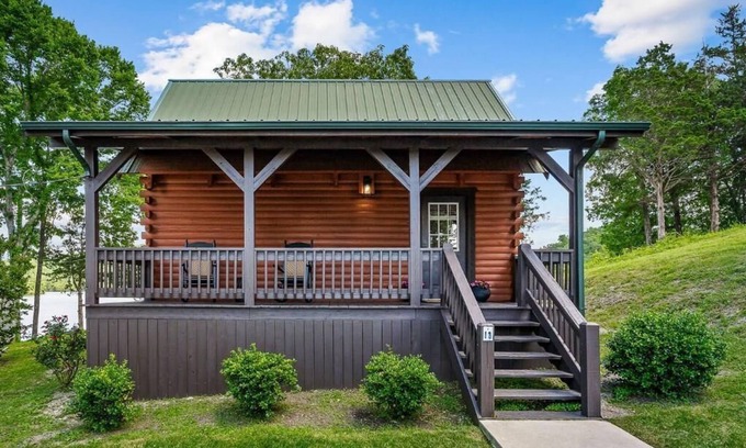 Allons Cabina | Eagle's Perch Cabin 13 with Loft - One bed in loft, sleeper sofa and full kitchen
