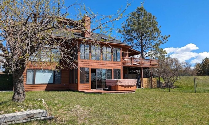 Bigfork Casa | Eagle's Rest Retreat - Near Bigfork with Hot tub