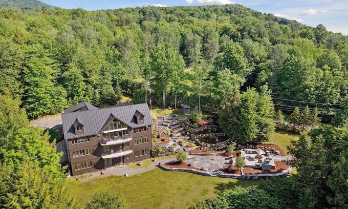 Lower Village Casa | Eagle's View Stowe