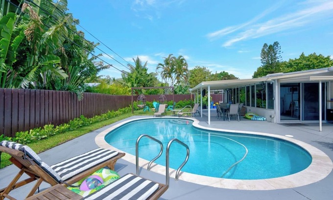 Florida North Atlantic Coast Casa | Eagle's Way: Firepit, Heated Pool, Sunroom Near BEACH!