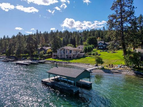 Lakeside Casa | Eagle View Escape - Private Lakefront Estate