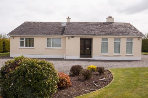 Moone Casa | Eagle View Holiday Home by Trident Holiday Homes