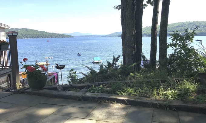 Meredith Cabaña | 'Eagle Watch' Relaxing Lakefront Cottage with Sandy Beach.