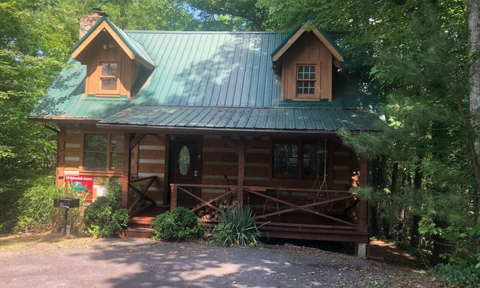 Cosby Cabina | Eagles Nest -a private cabin in the mountains