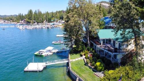 Bass Lake Casa | Eagles Nest at Bass Lake near Yosemite with Boat Dock