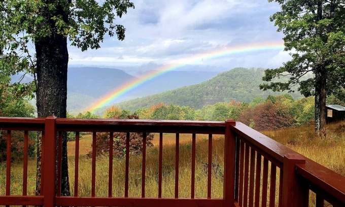Jasper Cabina | Eagle’s Nest Cabin- Cozy Cabin with STUNNING Sunsets and Mountain Views!